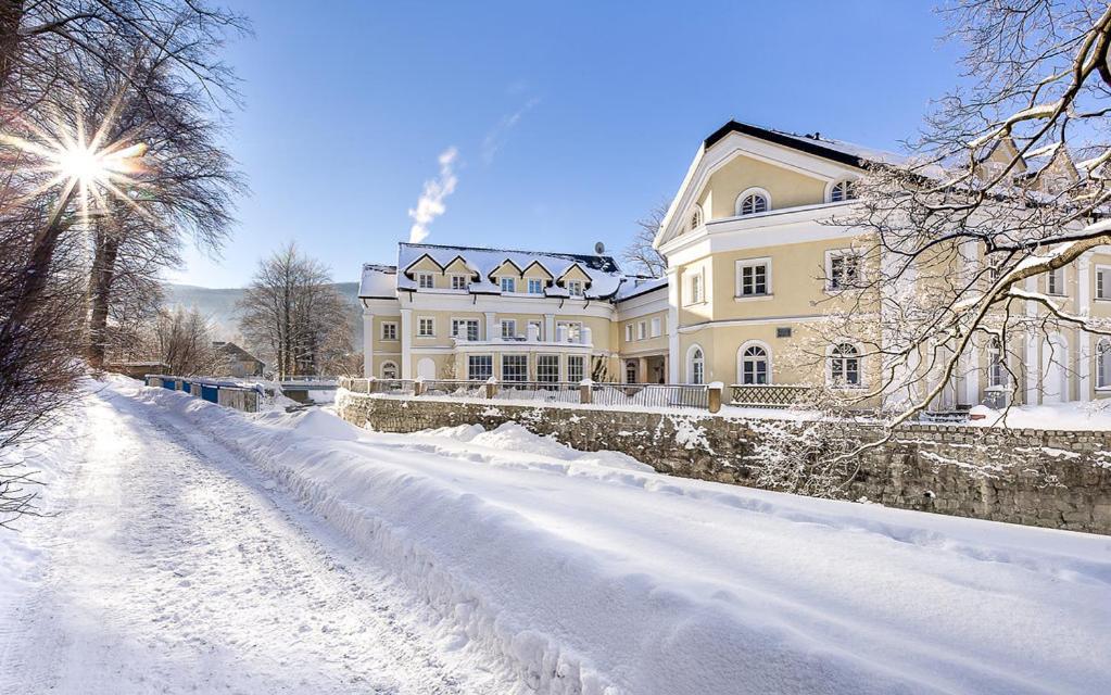 Hotel Stary Zdroj ชเวียราโดว์-สโดรยจ์ ภายนอก รูปภาพ